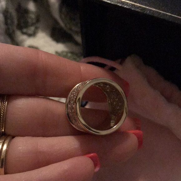 14K Gold & Diamond Ring - Picture 4 of 13